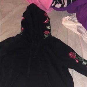 hollister women’s cropped hoodie with red roses